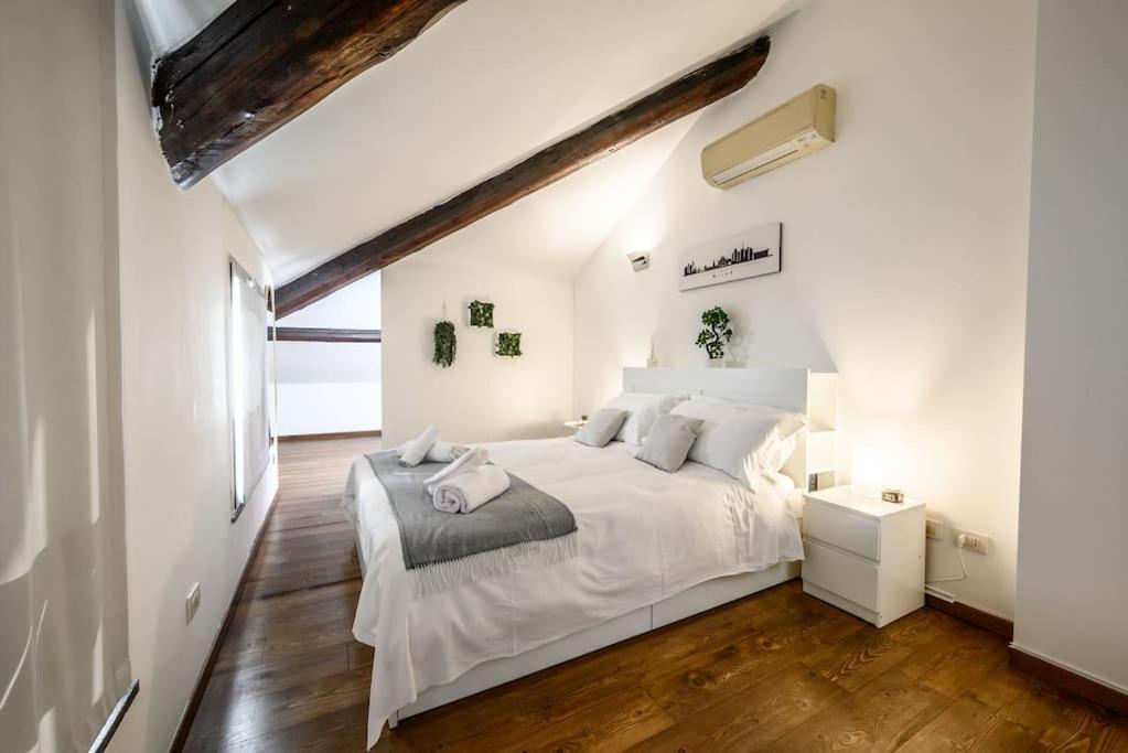 Ferienwohnung Buenos Aires' Nest - 10 Minutes From Duomo With Terrace Mailand Exterior foto